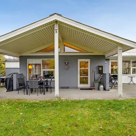 Frido - 500m From The Sea By Interhome Nyaraló